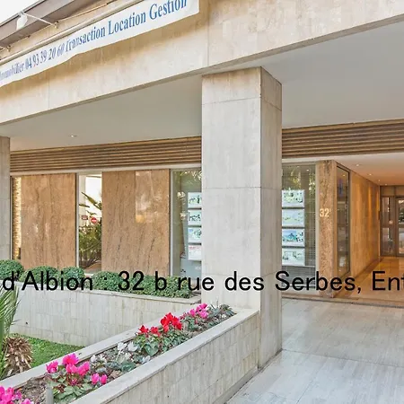 Gray D'albion Yourhosthelper * Cannes